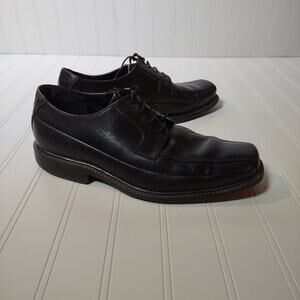 The Rockport Men's Black Leather Lace Up Dress Shoes in size 8M Oxford